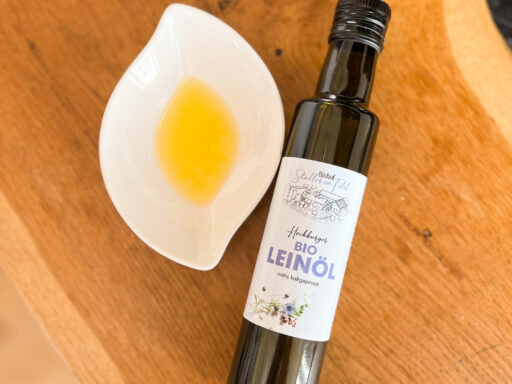 Bio Leinöl aus Österreich, frischgepresst, kaltgepresst, Bio Leinsamen, Bio Leinsamenöl, Biohof Staller im Feld