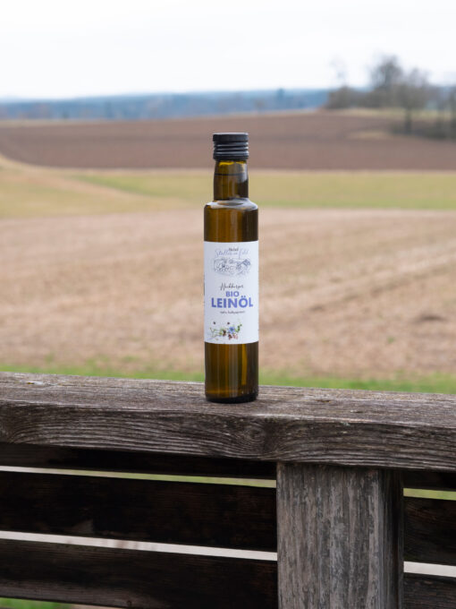 Bio Leinöl aus Österreich, frischgepresst, kaltgepresst, Biohof Staller im Feld
